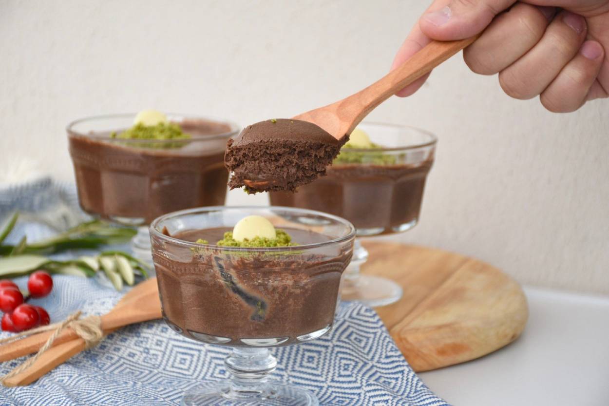 https://yemek.com/tarif/cikolatali-mousse-2/ | Çikolatalı Mousse Tarifi