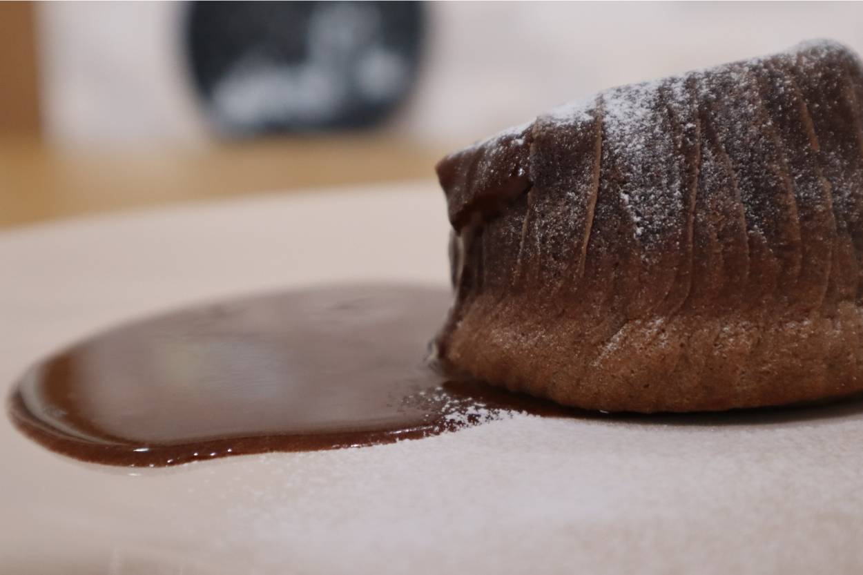 https://yemek.com/tarif/pratik-cikolatali-sufle-3/ | Pratik Çikolatalı Sufle Tarifi