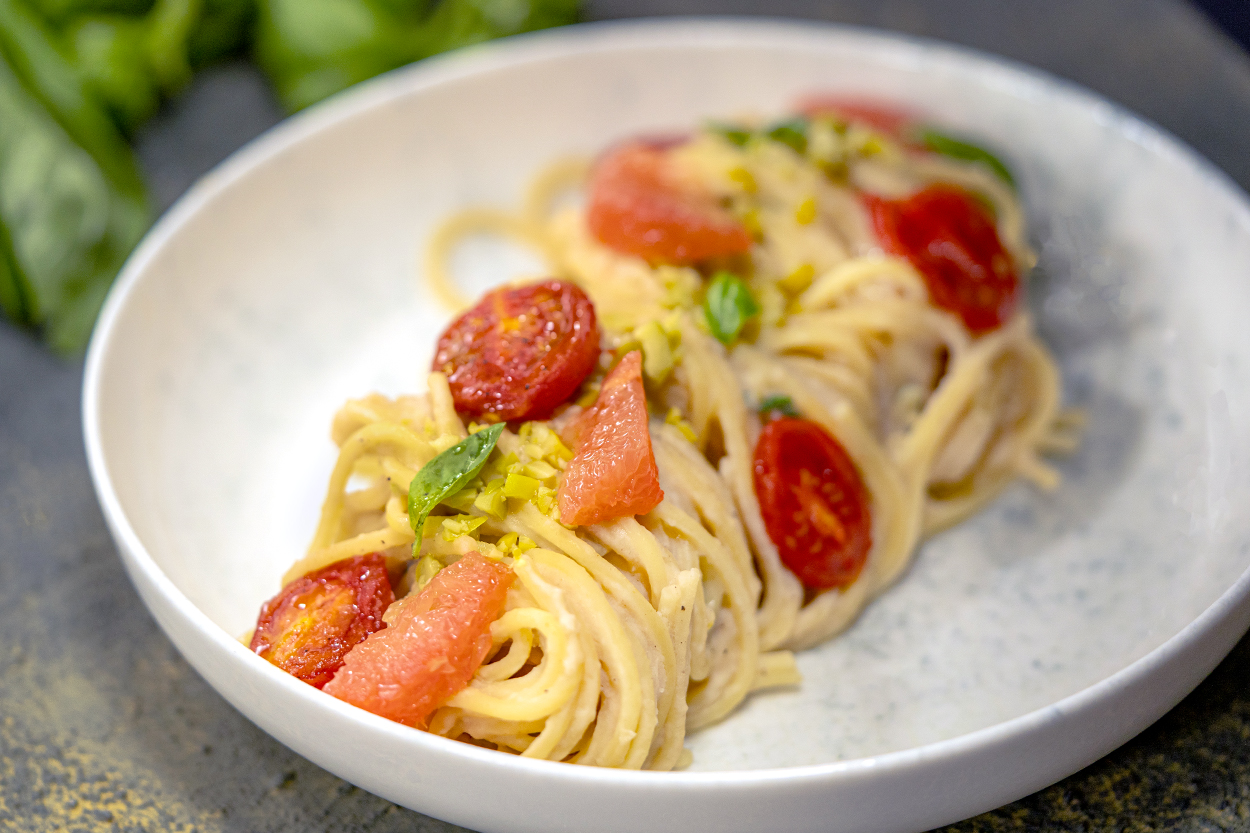 https://yemek.com/tarif/ton-balikli-fasulyeli-spagetti/ | Ton Balıklı ve Fasulyeli Spagetti Tarifi