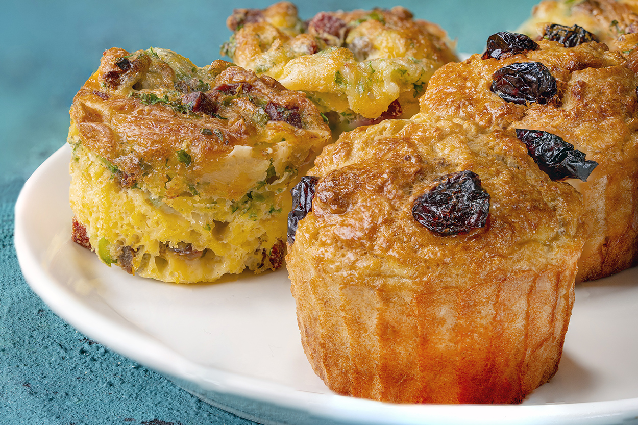 https://yemek.com/tarif/kahvaltilik-tatli-ve-tuzlu-muffin/ | Kahvaltılık Tatlı ve Tuzlu Muffin Tarifi