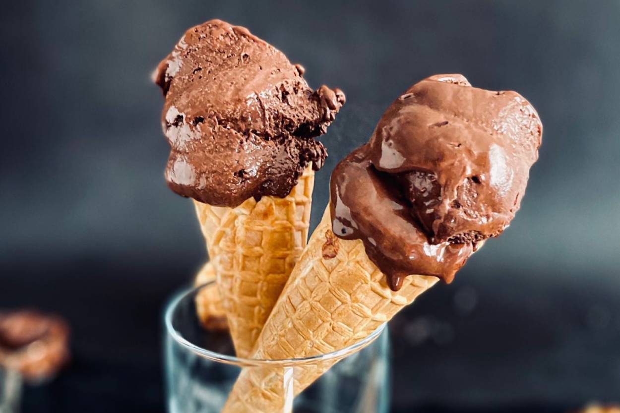 https://yemek.com/tarif/cikolatali-dondurma-3/ | Çikolatalı Dondurma Tarifi