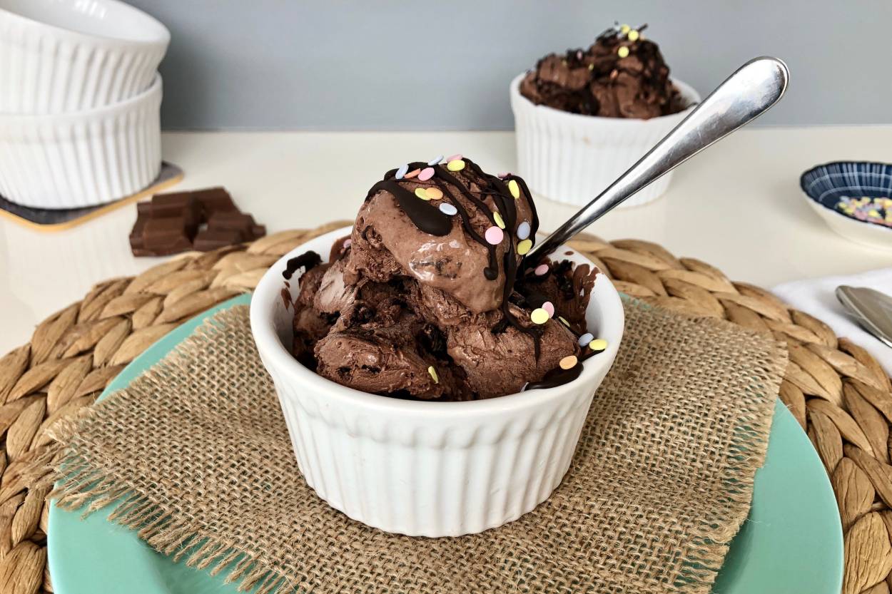 Çikolatalı Dondurma Tarifi, Nasıl Yapılır? - Yemek.com