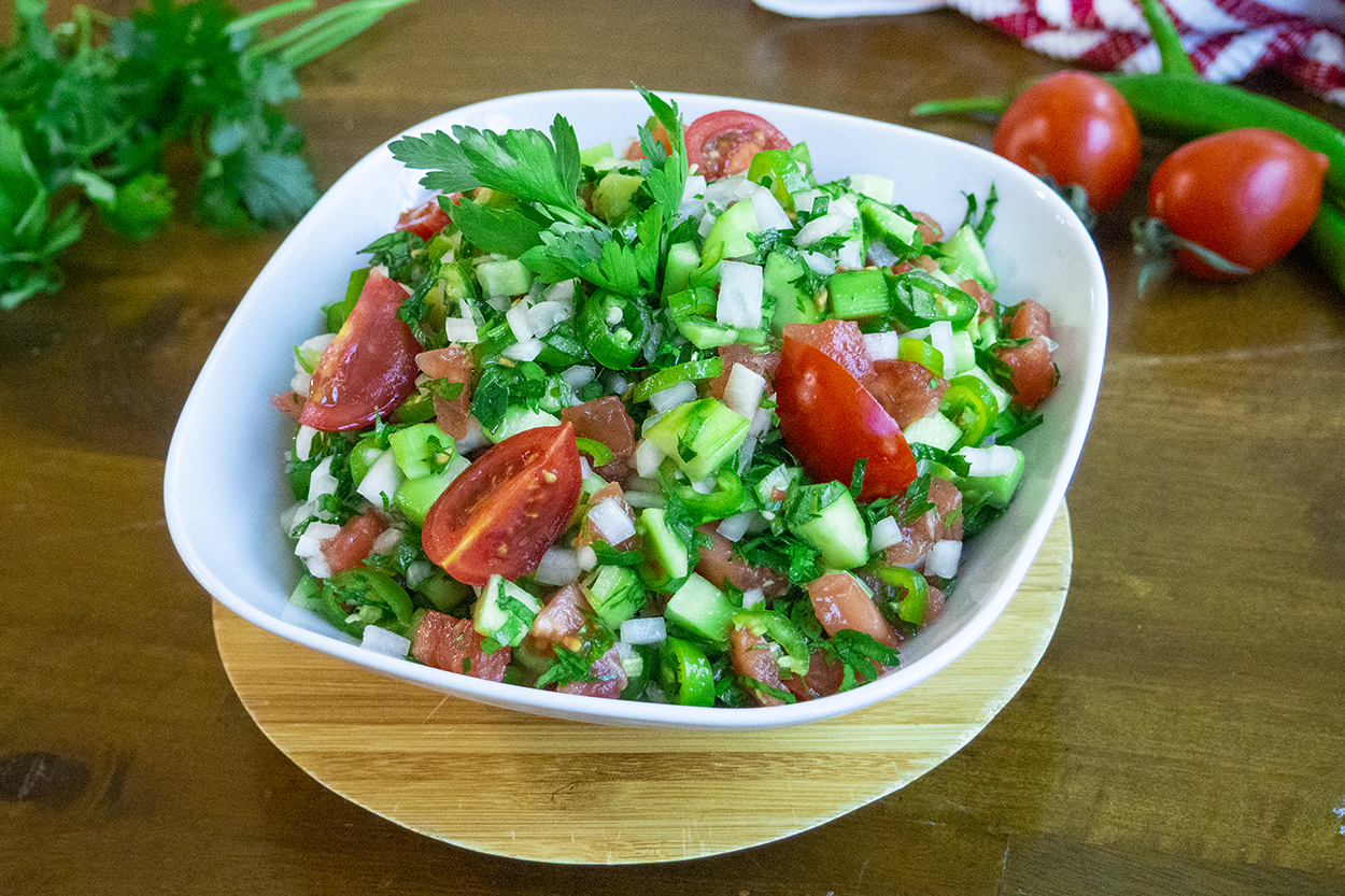 https://yemek.com/tarif/coban-salatasi/ | Çoban Salatası Tarifi