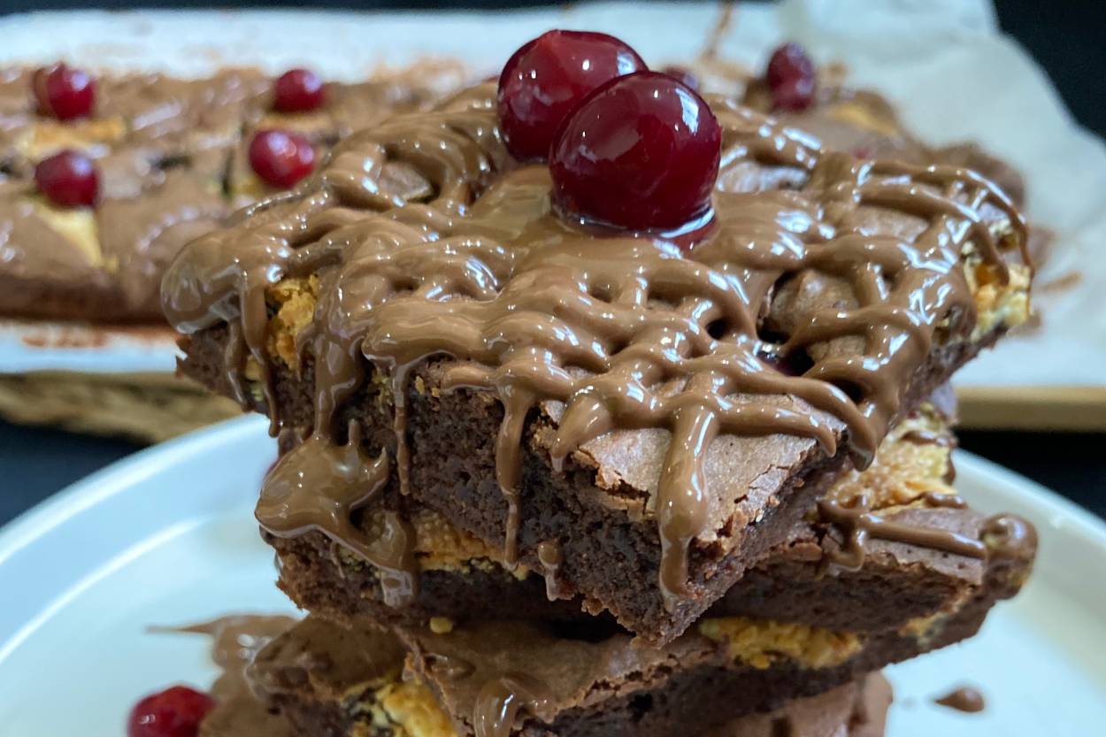 visneli-beyaz-cikolatali-brownie-tarifi