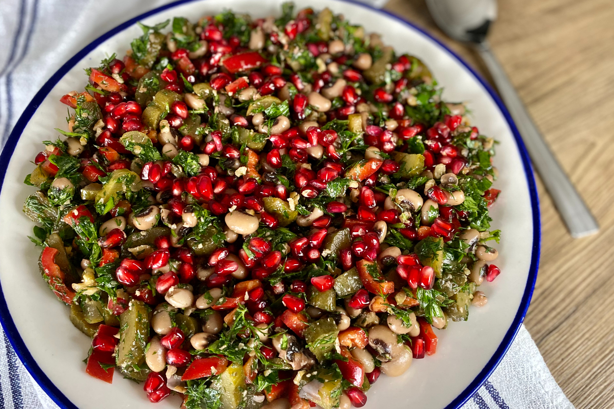 https://yemek.com/tarif/narli-kuru-borulce-salatasi/ | Narlı Kuru Börülce Salatası Tarifi