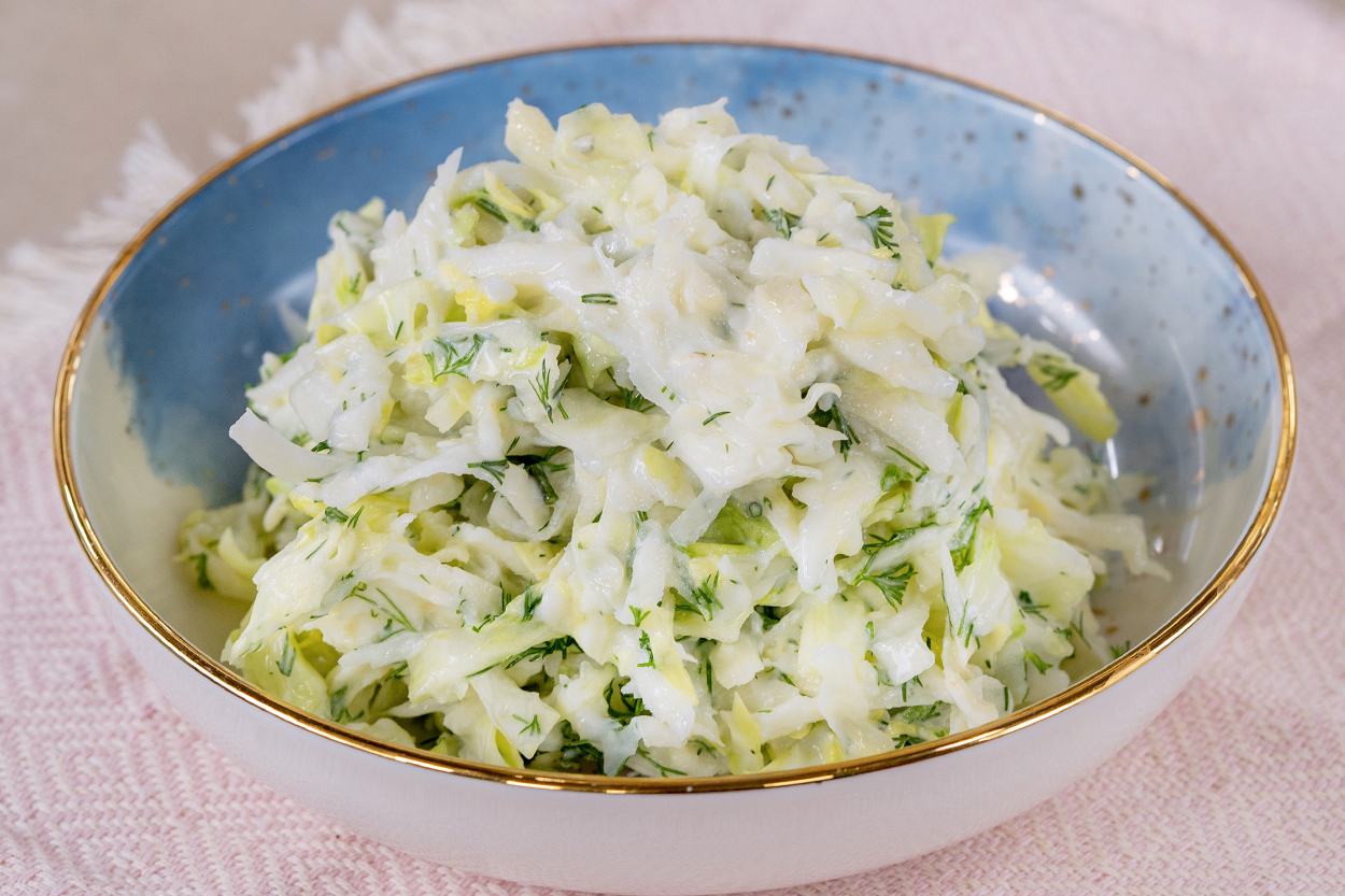 https://yemek.com/tarif/kereviz-ve-lahana-salatasi/ | Kereviz ve Lahana Salatası Tarifi