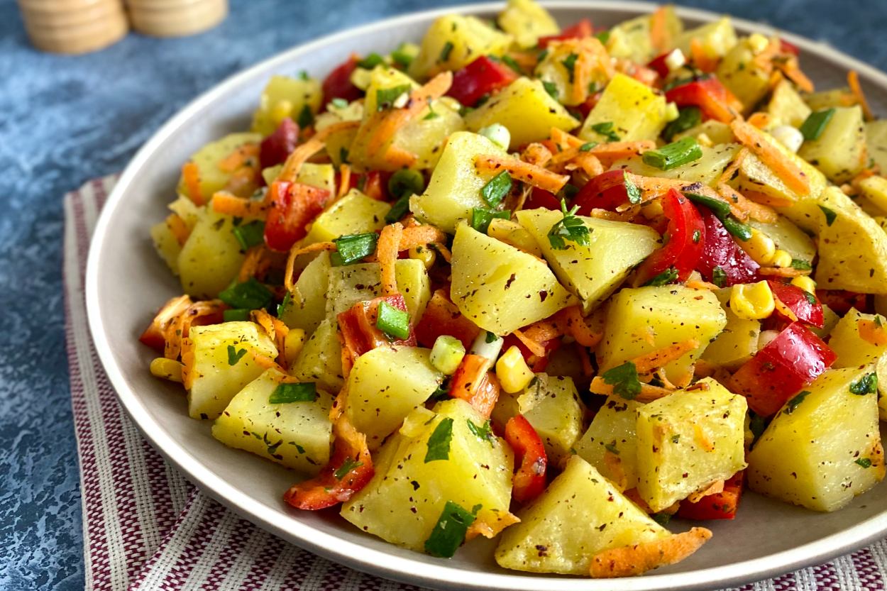 https://yemek.com/tarif/firinlanmis-patates-salatasi/ | Fırınlanmış Patates Salatası Tarifi