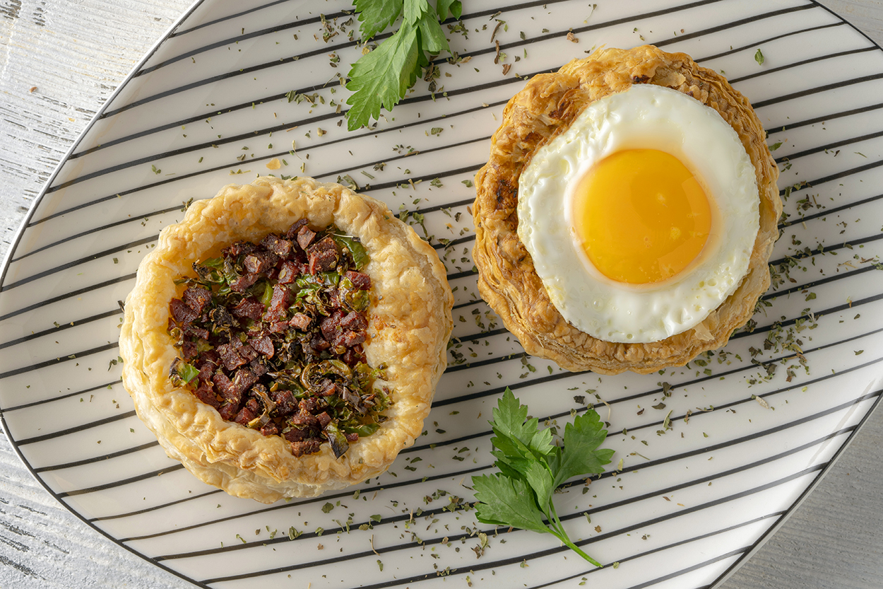 https://yemek.com/tarif/airfryerda-kahvalti-milfoyu/ | Airfryer'da Kahvaltı Milföyü Tarifi