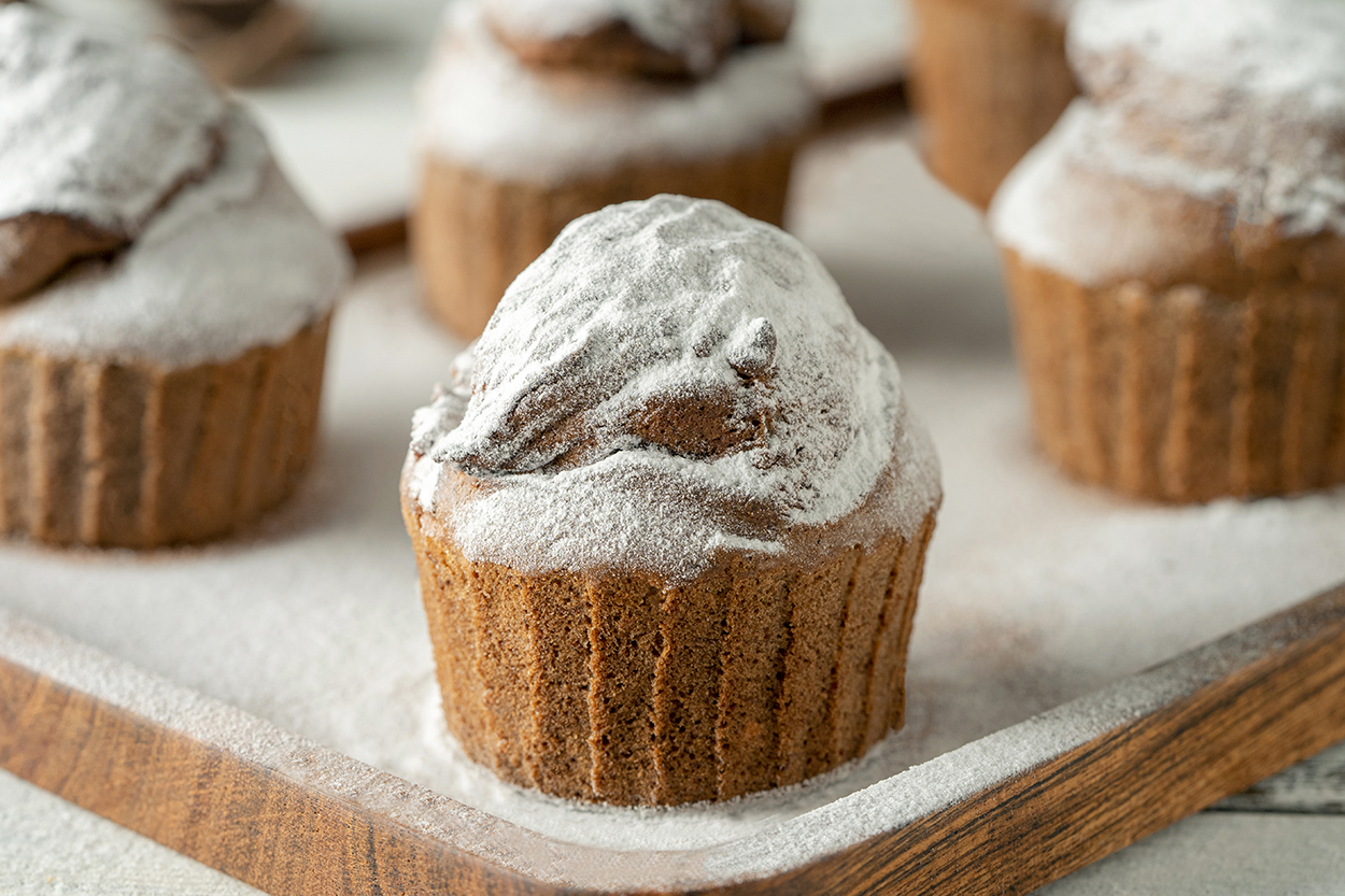 https://yemek.com/tarif/airfryerda-muzlu-cikolatali-muffin/ | Airfryer'da Muzlu Çikolatalı Muffin Tarifi