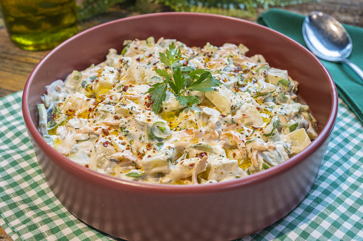 https://yemek.com/tarif/patatesli-semizotu-salatasi/ | Patatesli Semizotu Salatası Tarifi