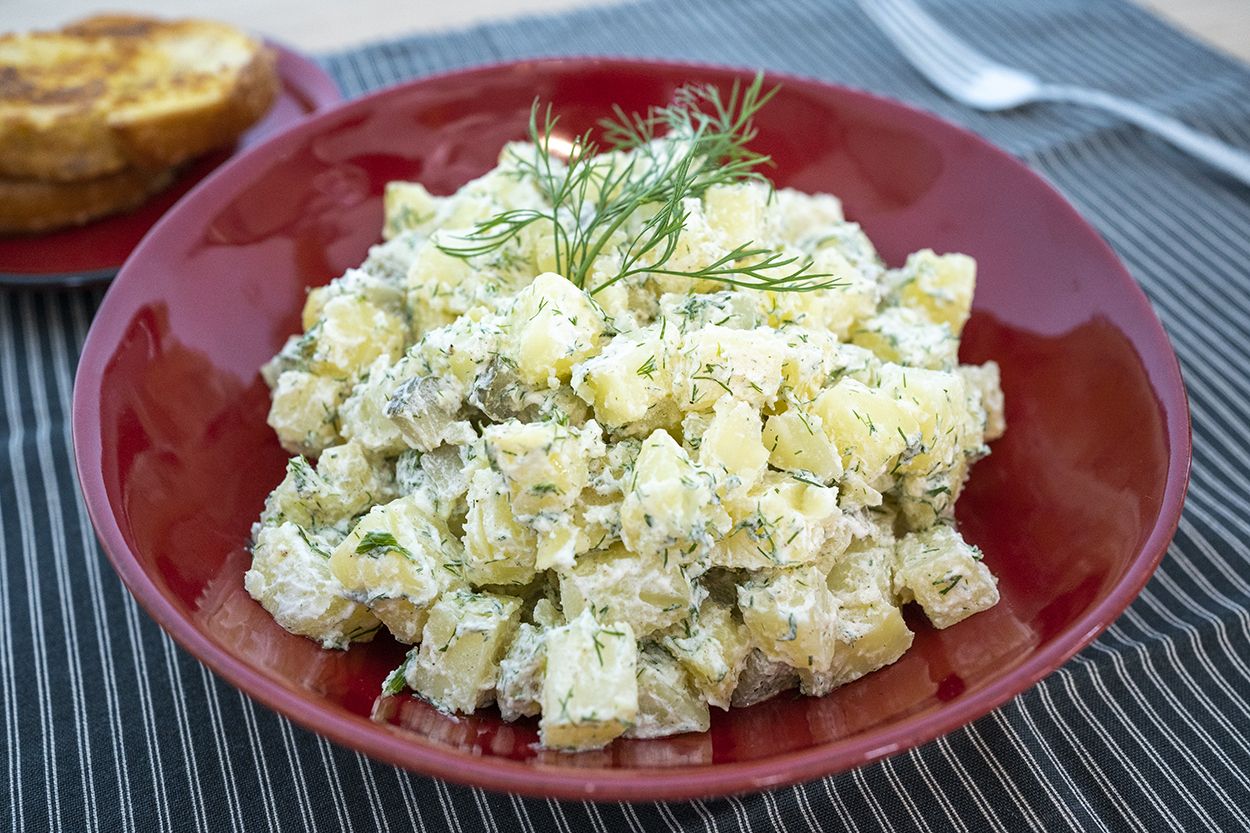 https://yemek.com/tarif/mayonezli-patates-salatasi/ | Mayonezli Patates Salatası Tarifi