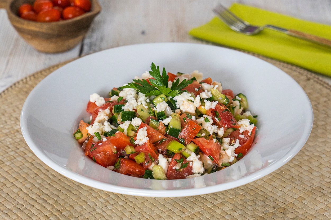 Şopska (Shopska) Salatası Tarifi, Nasıl Yapılır? (Resimli Anlatım) - Yemek.com