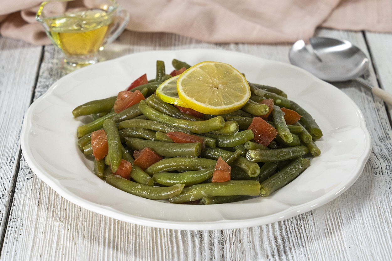 https://yemek.com/tarif/taze-borulce-salatasi/ | Taze Börülce Salatası Tarifi
