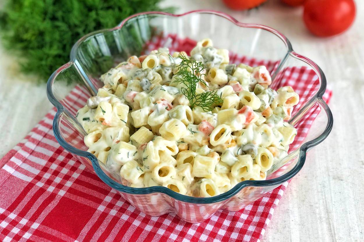 https://yemek.com/tarif/yogurtlu-makarna-salatasi/ | Yoğurtlu Makarna Salatası Tarifi