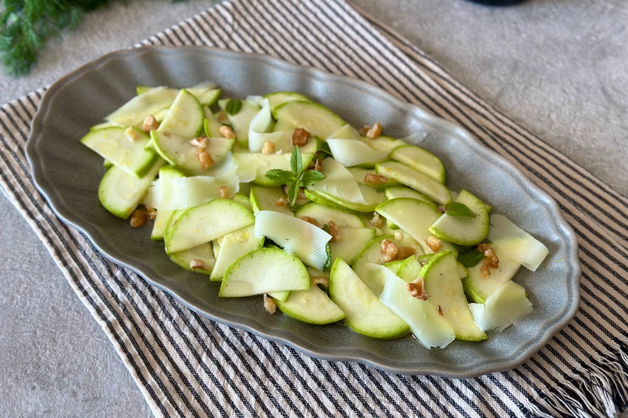 Çiğ Kabak Salatası Tarifi