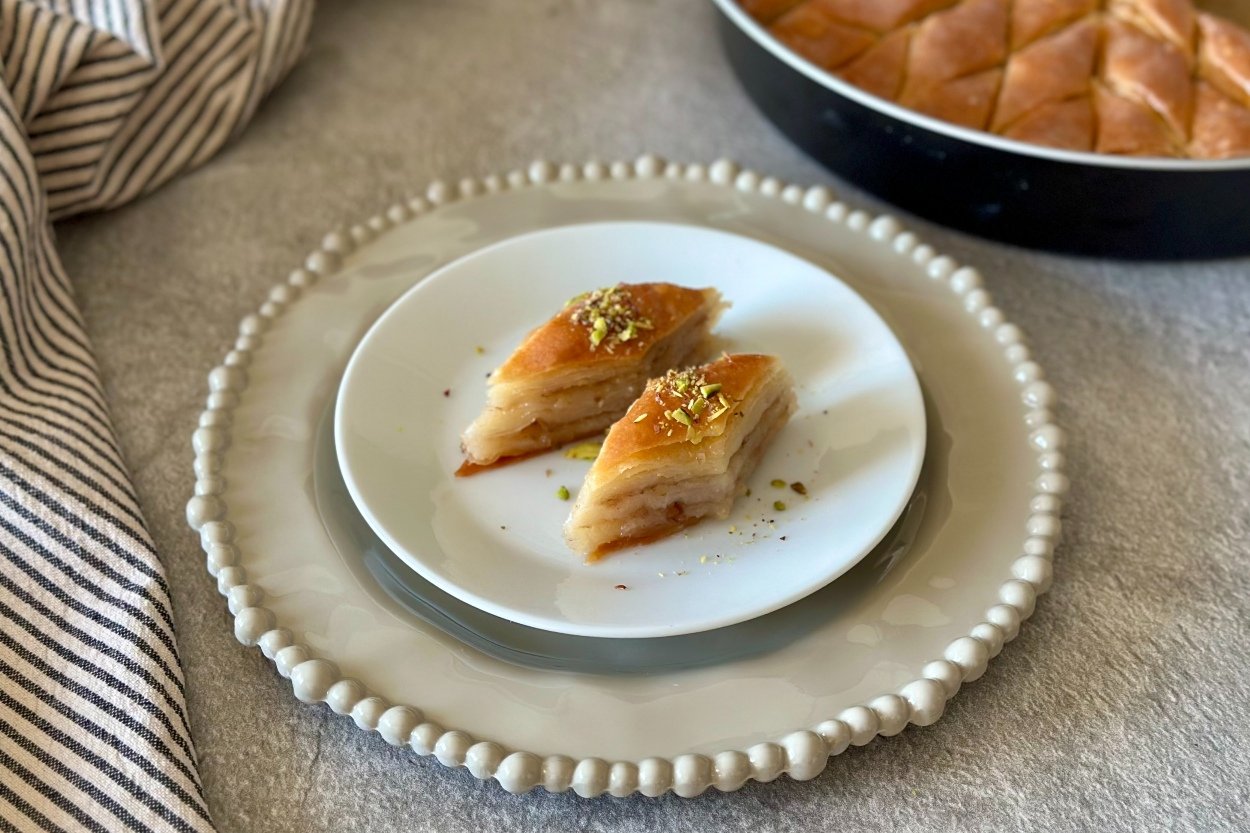 Cevizli Pratik Ev Baklavası Tarifi