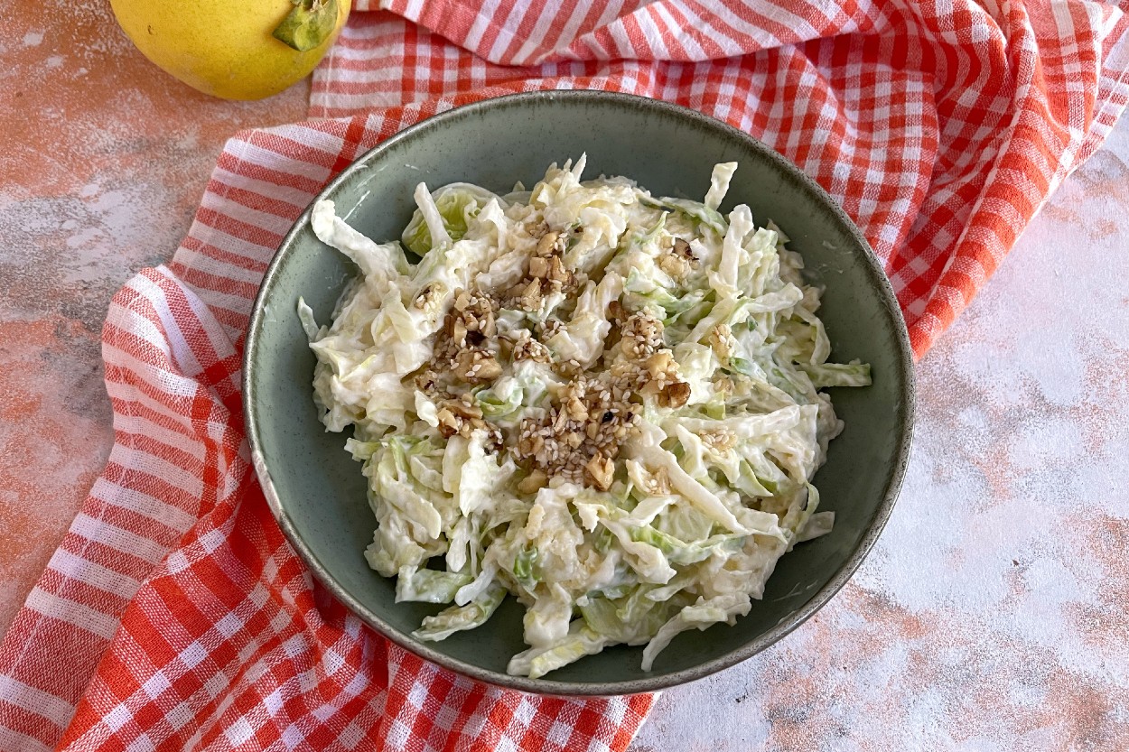 Ayvalı Marul Salatası Tarifi