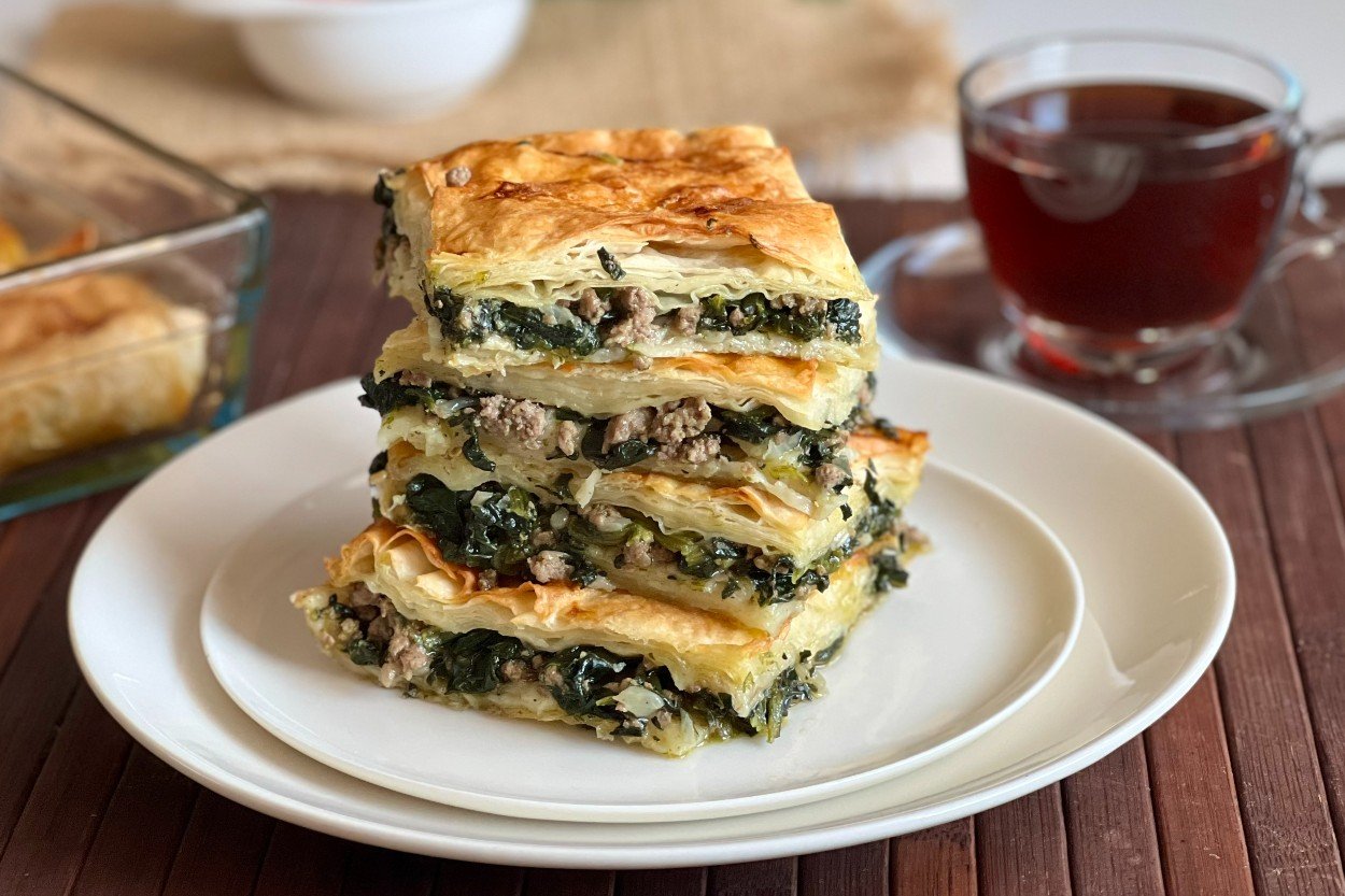 Ispanaklı Kıymalı Börek Tarifi