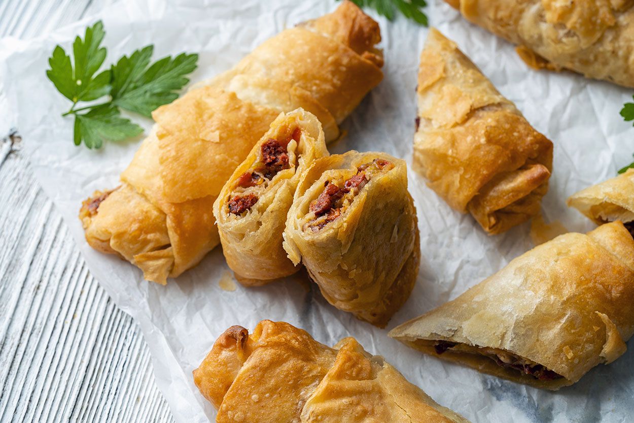 Sucuklu Biberli Çıtır Börek Tarifi