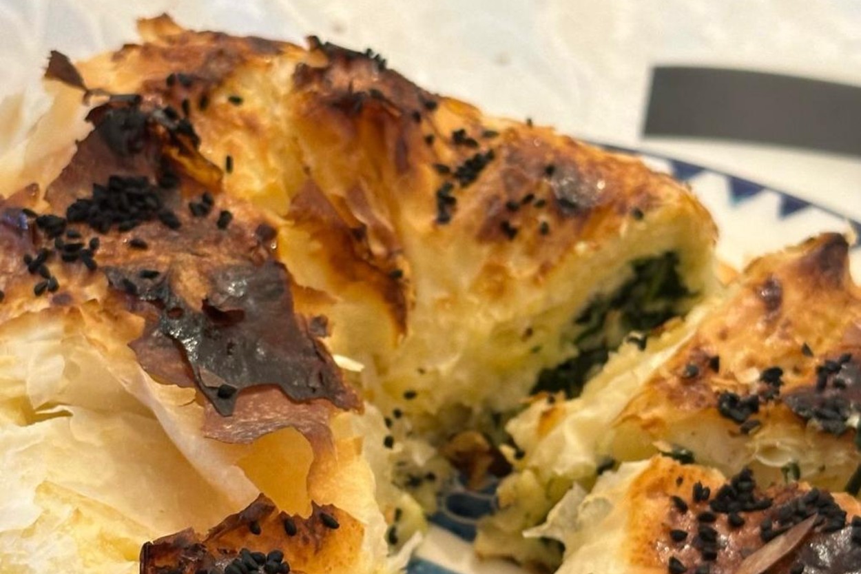 Baklavalık Yufkadan Pratik Ispanaklı Börek Tarifi