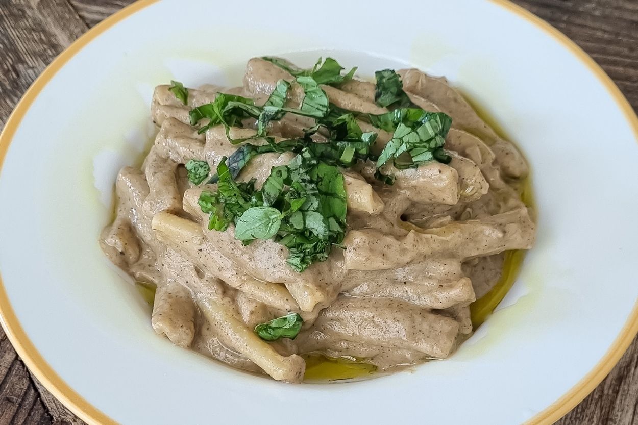 Kabak ve Mantar Soslu Makarna Tarifi