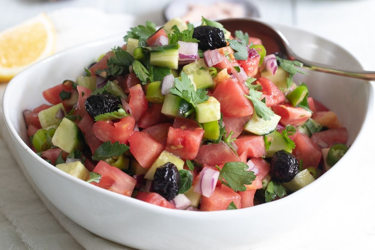 Klasik Çoban Salatası Tarifi