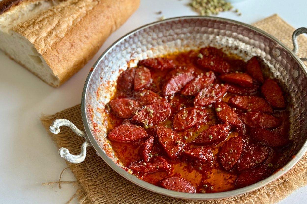 Salçalı Sucuk Tarifi