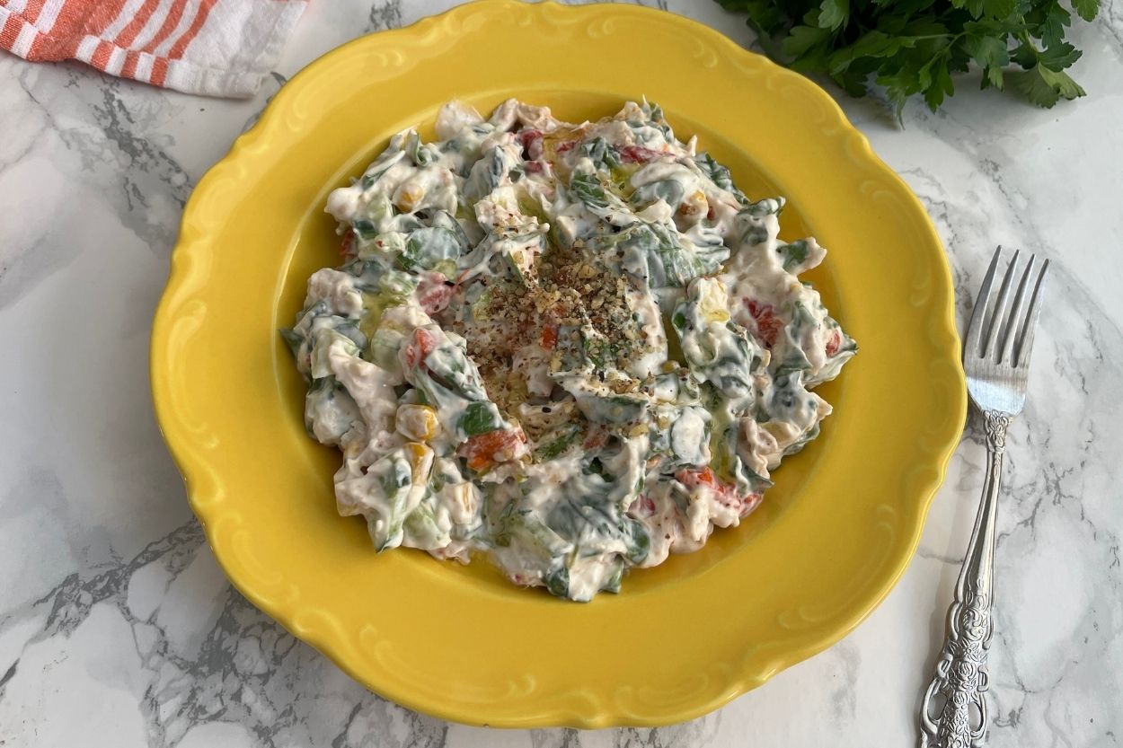 Tavuklu Semizotu Salatası Tarifi