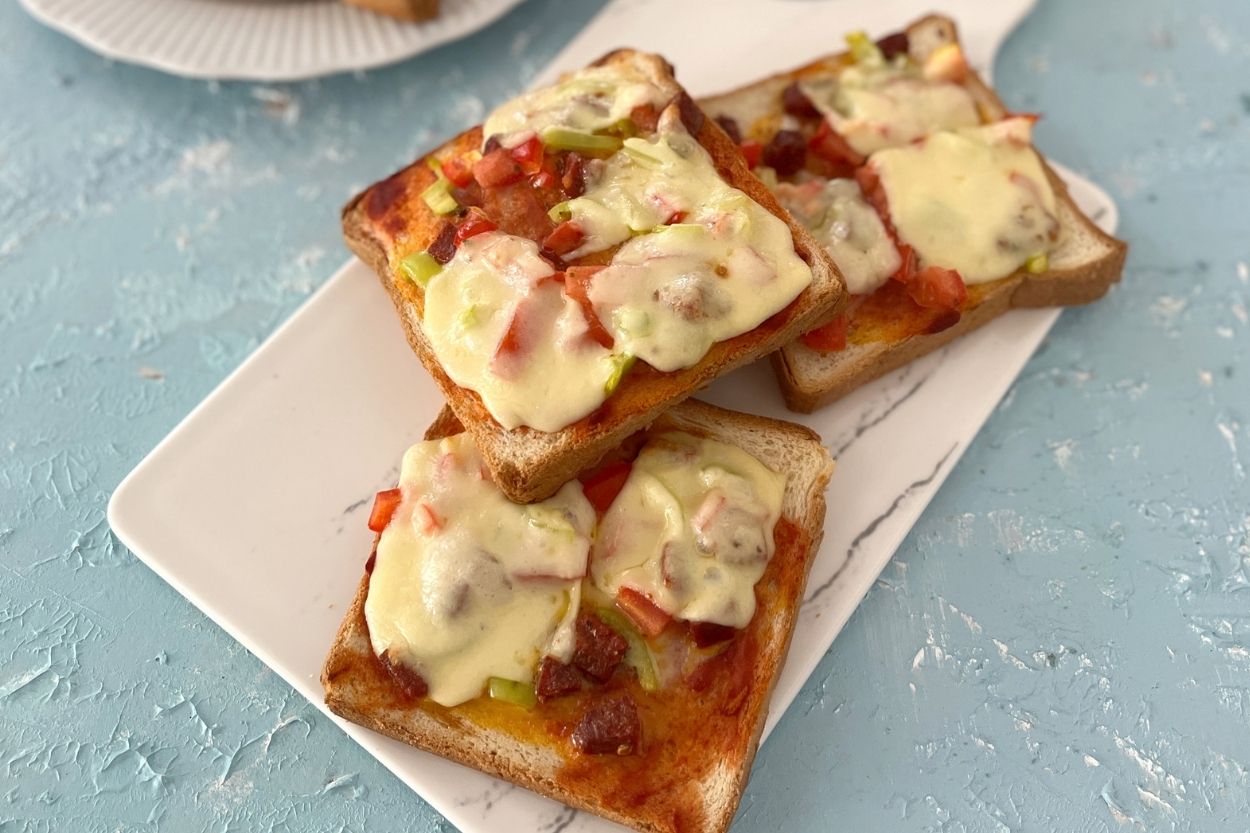 ekmek-ustu-pizza-tarifi