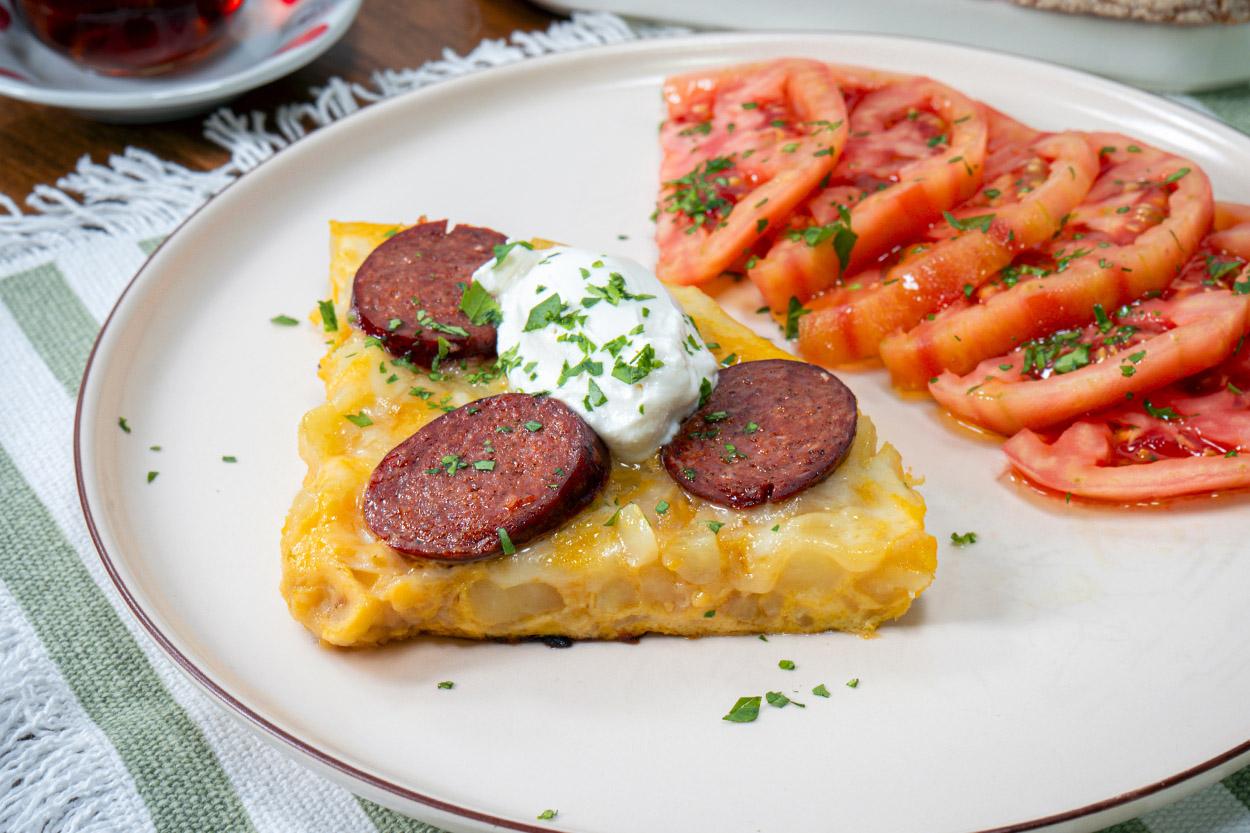 Sucuklu Patatesli Omlet Tarifi