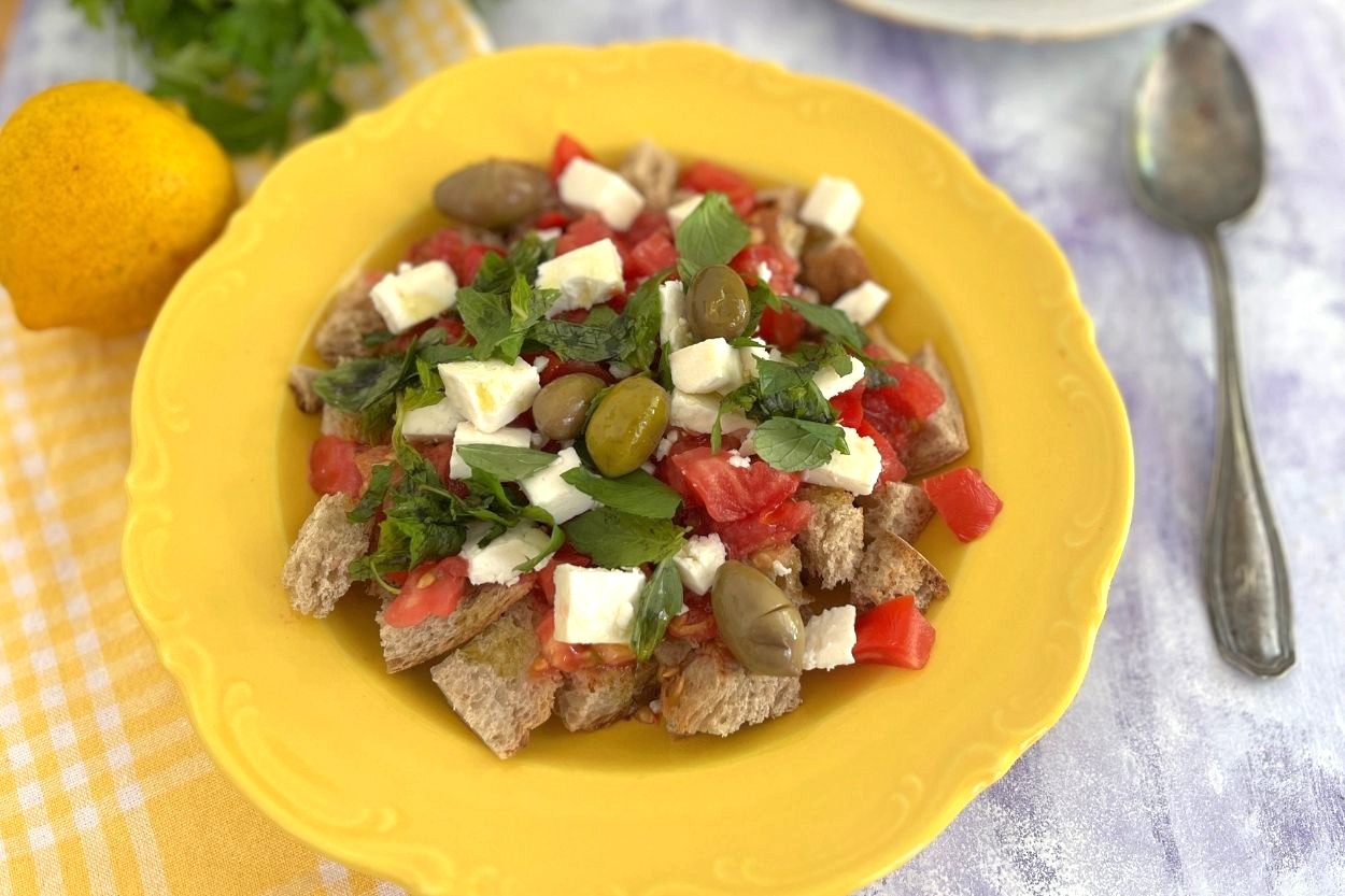 Dakos Salatası Tarifi