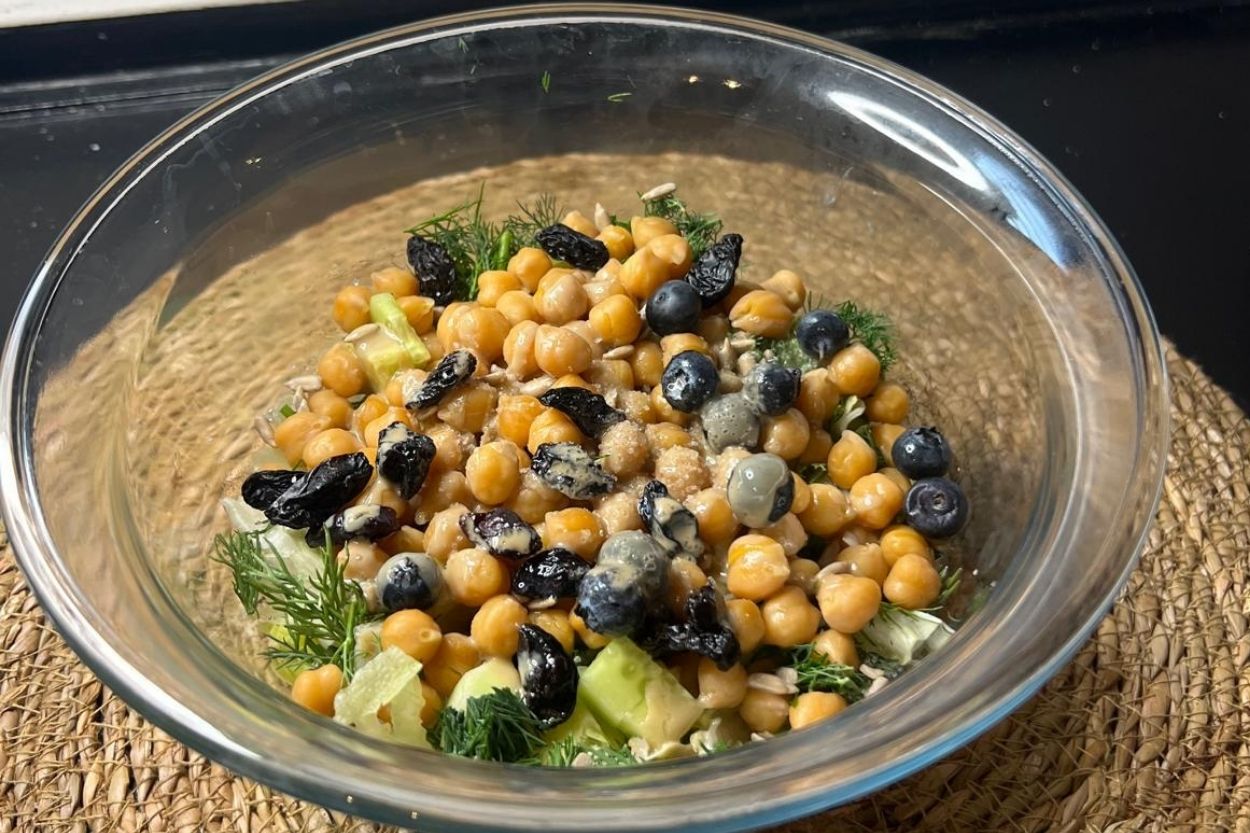 Kuru Üzümlü Yeşillik Salatası Tarifi
