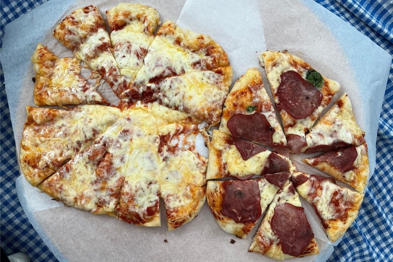 İtalyan Usulü Ev Yapımı Pizza Tarifi
