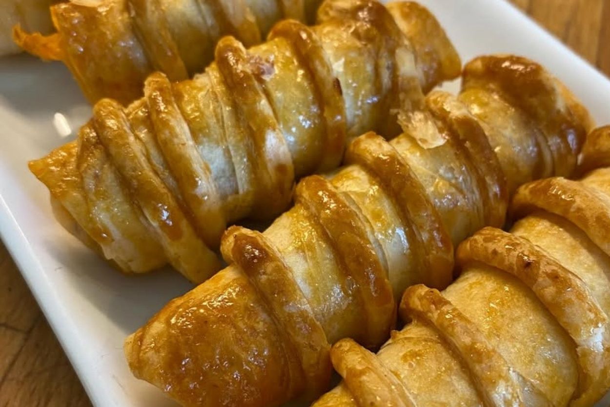 Milföy Şeritli Çıtır Börek  Tarifi