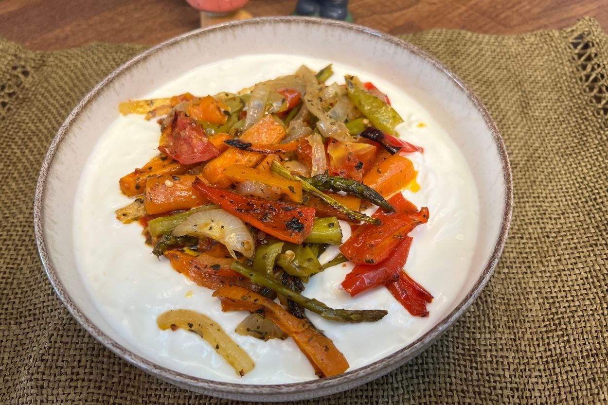 Yoğurt Soslu Kuşkonmazlı Meze Tarifi