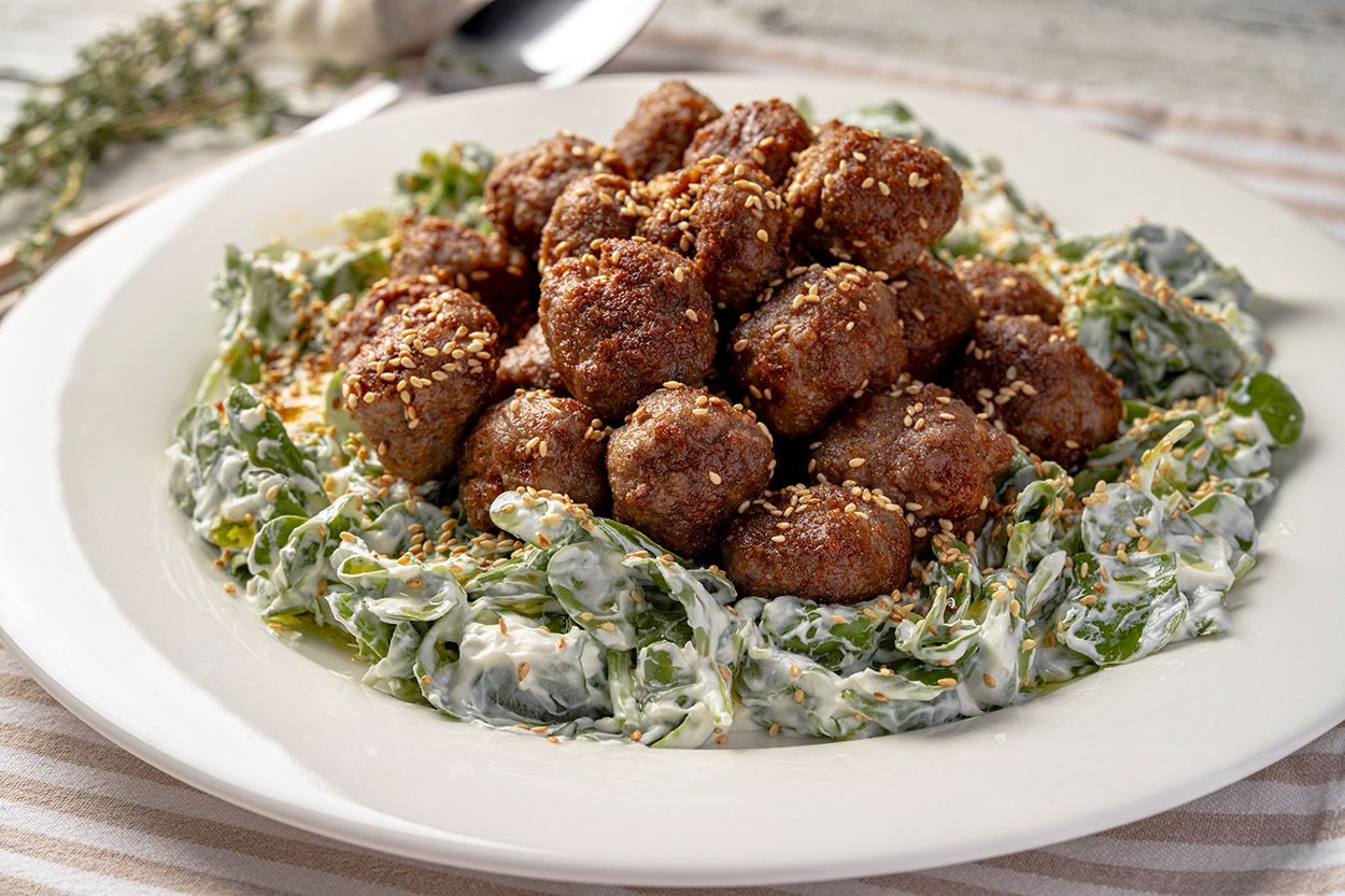 Köfteli Semizotu Salatası Tarifi