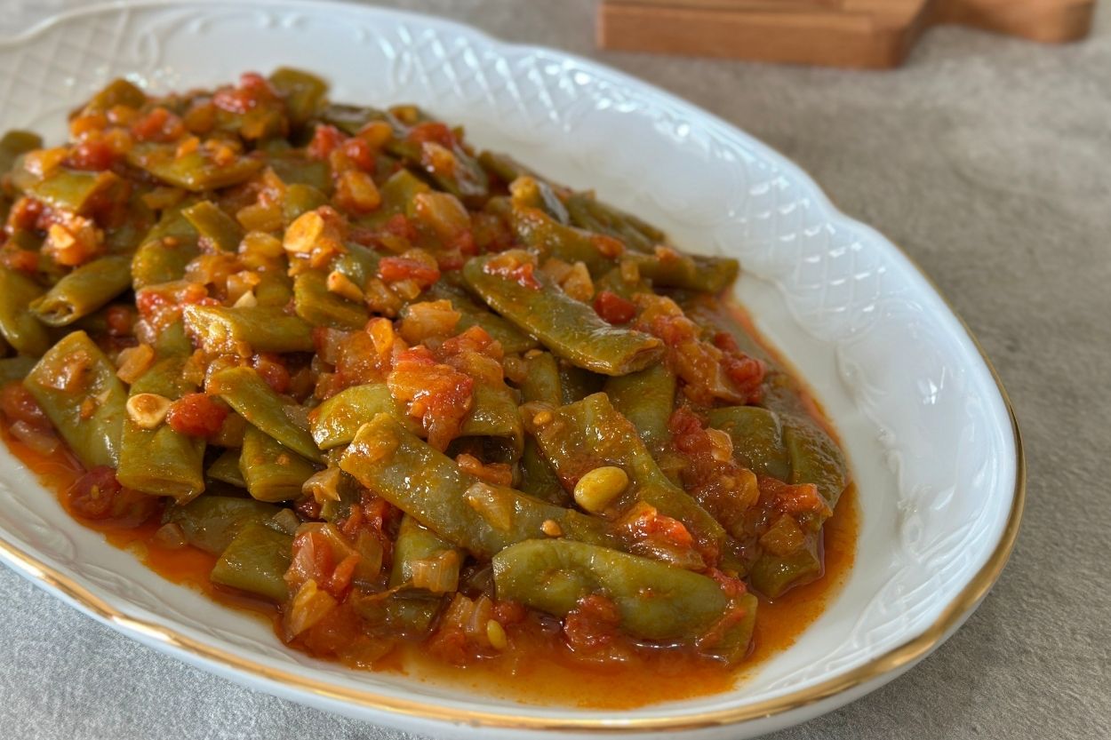 Zeytinyağlı Ayşekadın Fasulye Tarifi