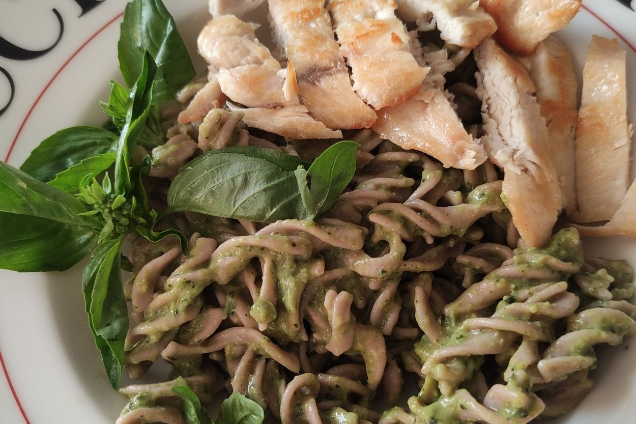 Avokadolu Pesto Soslu Makarna Tarifi