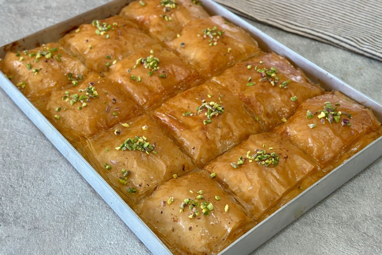 Baklavalık Yufkadan Laz Böreği Tarifi