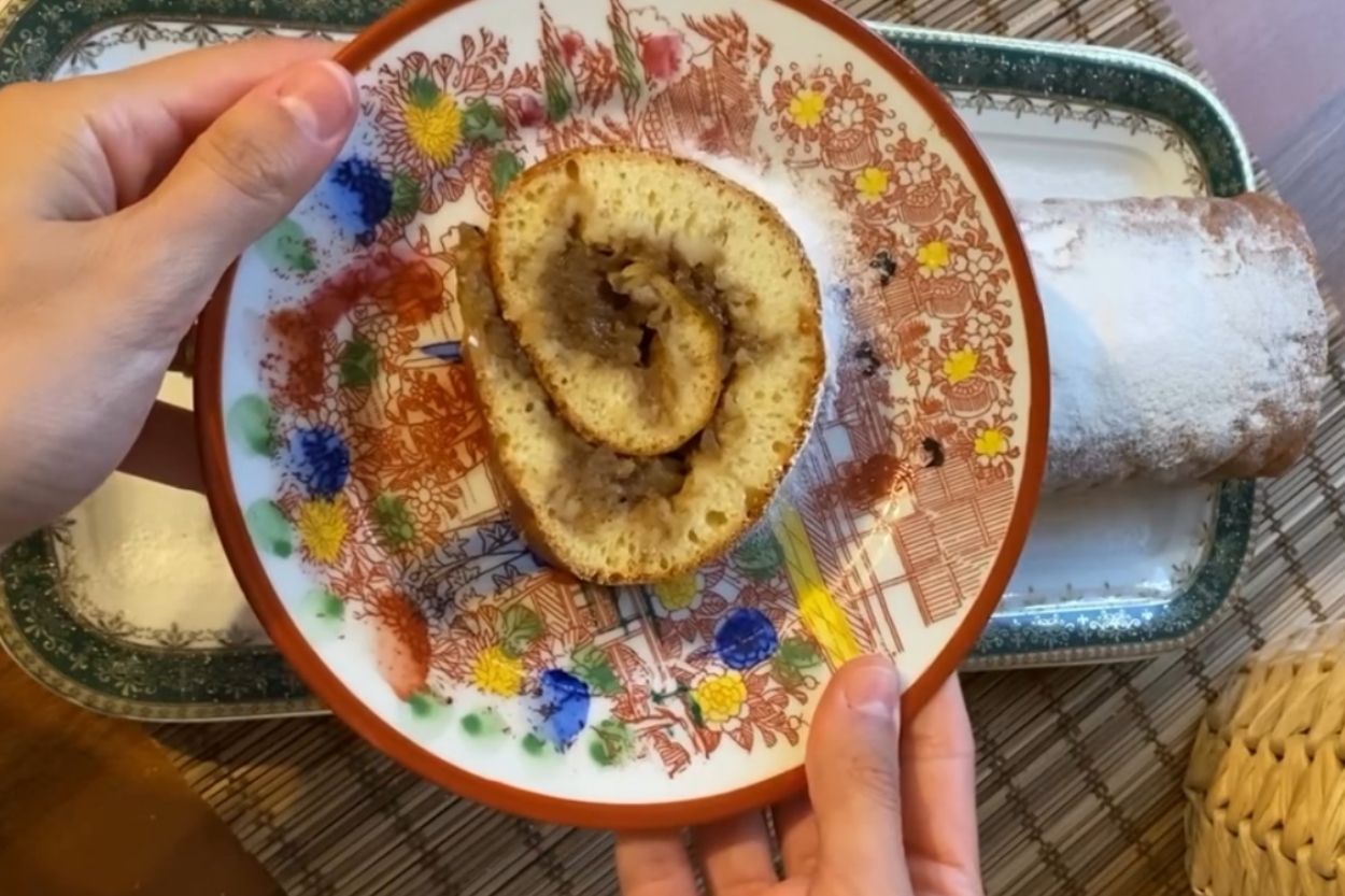 Elmalı Leziz Rulo Kek Tarifi
