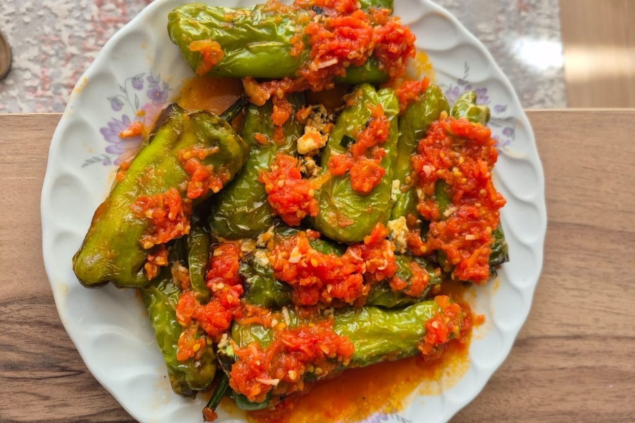 Peynirli Dolgulu Biber Kızartması Tarifi