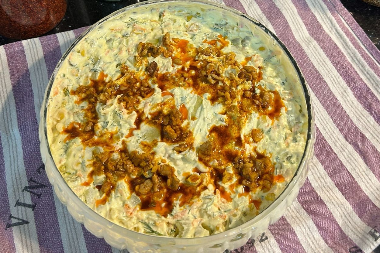 Yoğurt Soslu Cevizli Patates Salatası Tarifi