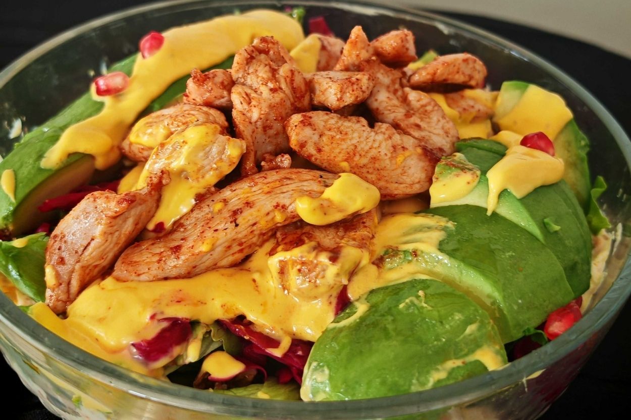 Cheddar Soslu Tavuk Salata Bowl Tarifi