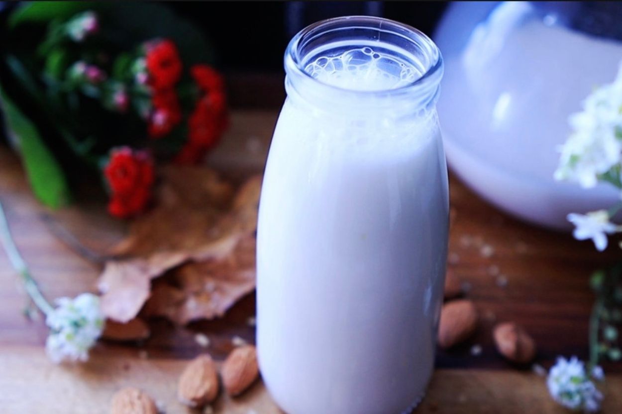 Ev Yapımı Badem Sütü Tarifi