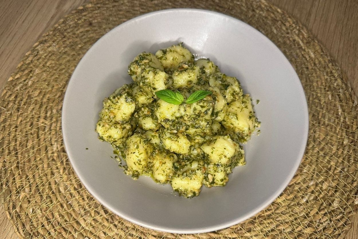 Pesto Soslu Yeşillikli Gnocchi Tarifi