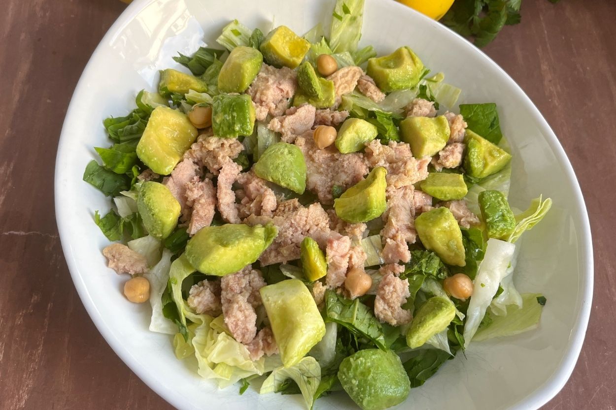 Ton Balıklı Avokado Salatası Tarifi