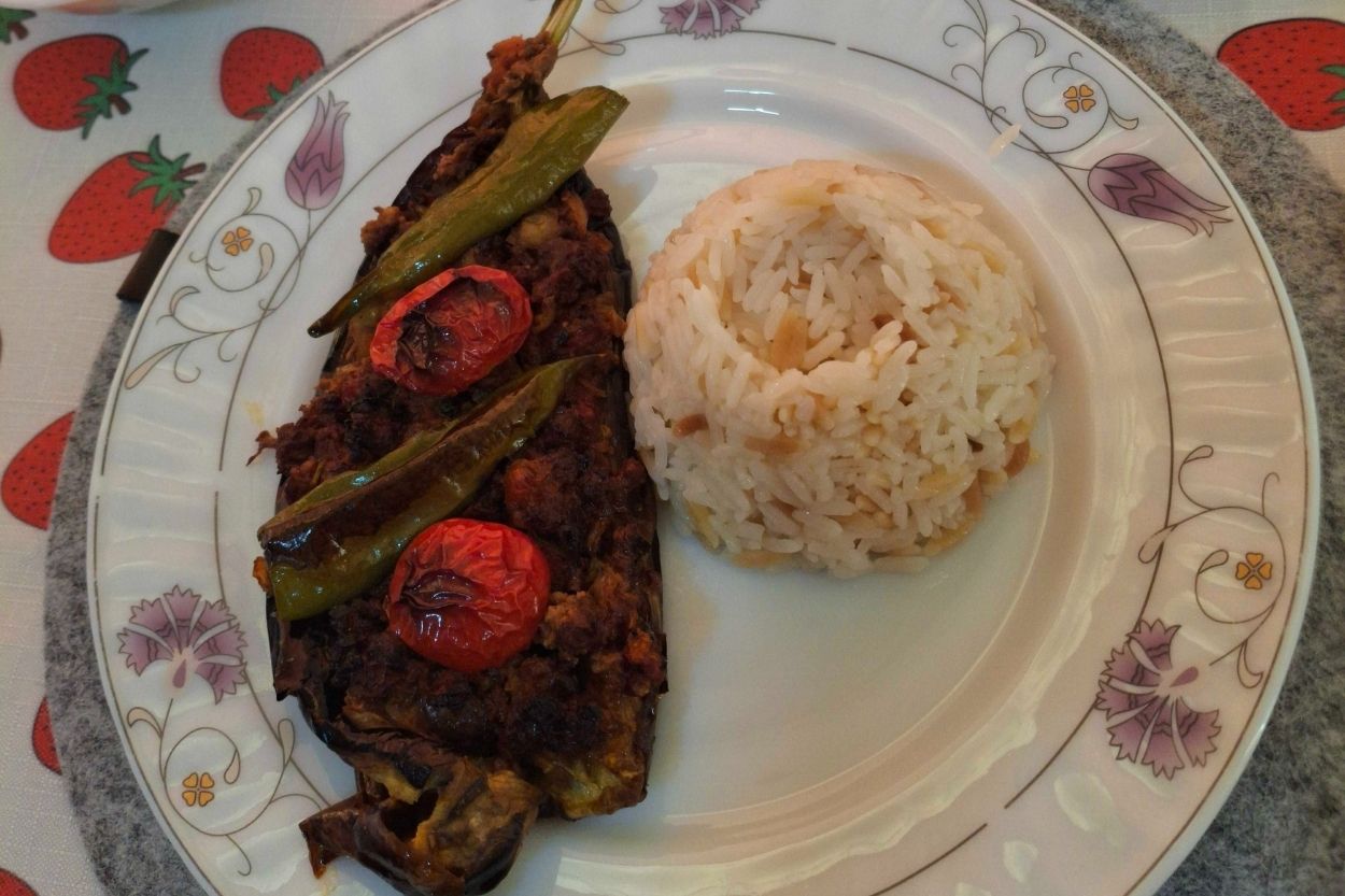 Bol Soslu Karnıyarık Tarifi