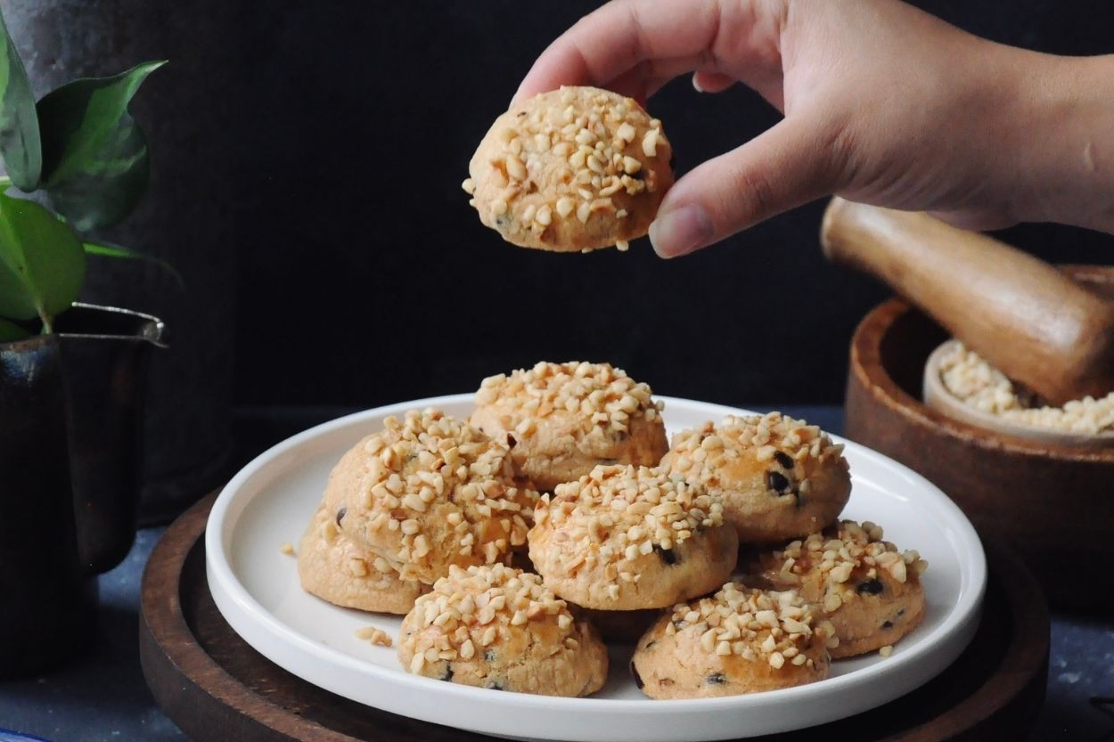 Damla Çikolatalı Fındık Parçalı Kurabiye Tarifi