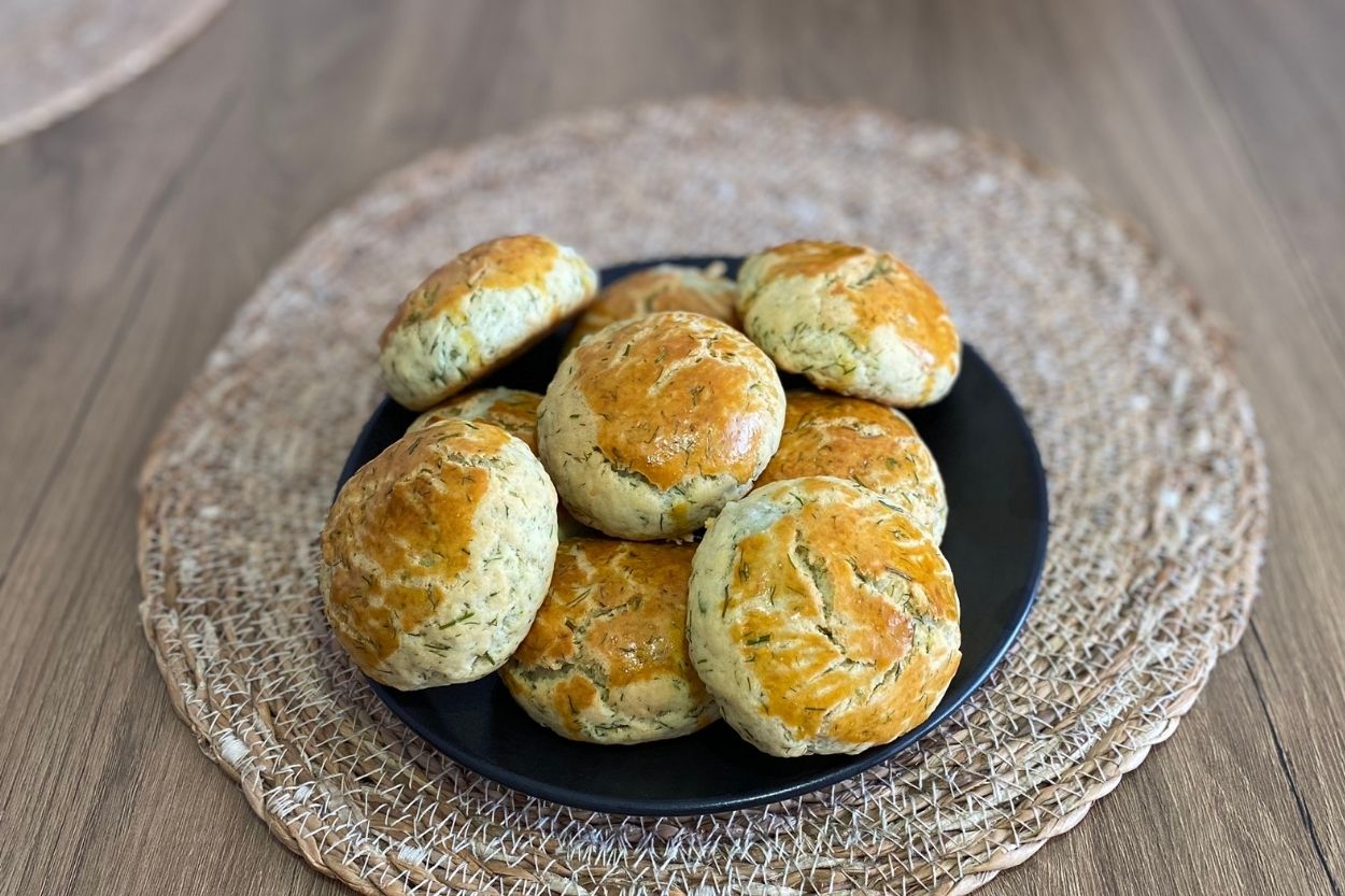Dereotlu Sirkeli Kıyır Poğaça Tarifi