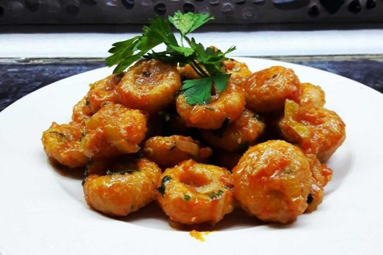 Domates Soslu Fellah Köftesi Tarifi